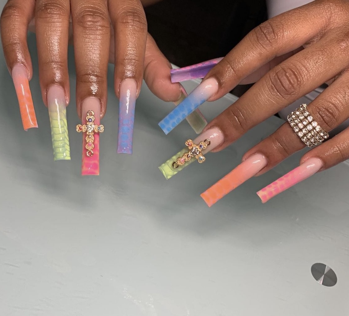 Icey Nailss logo